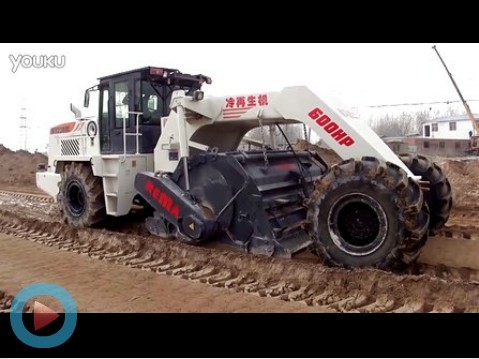 WR2300L，永城段G311國道灰土拌和速度超級(jí)快