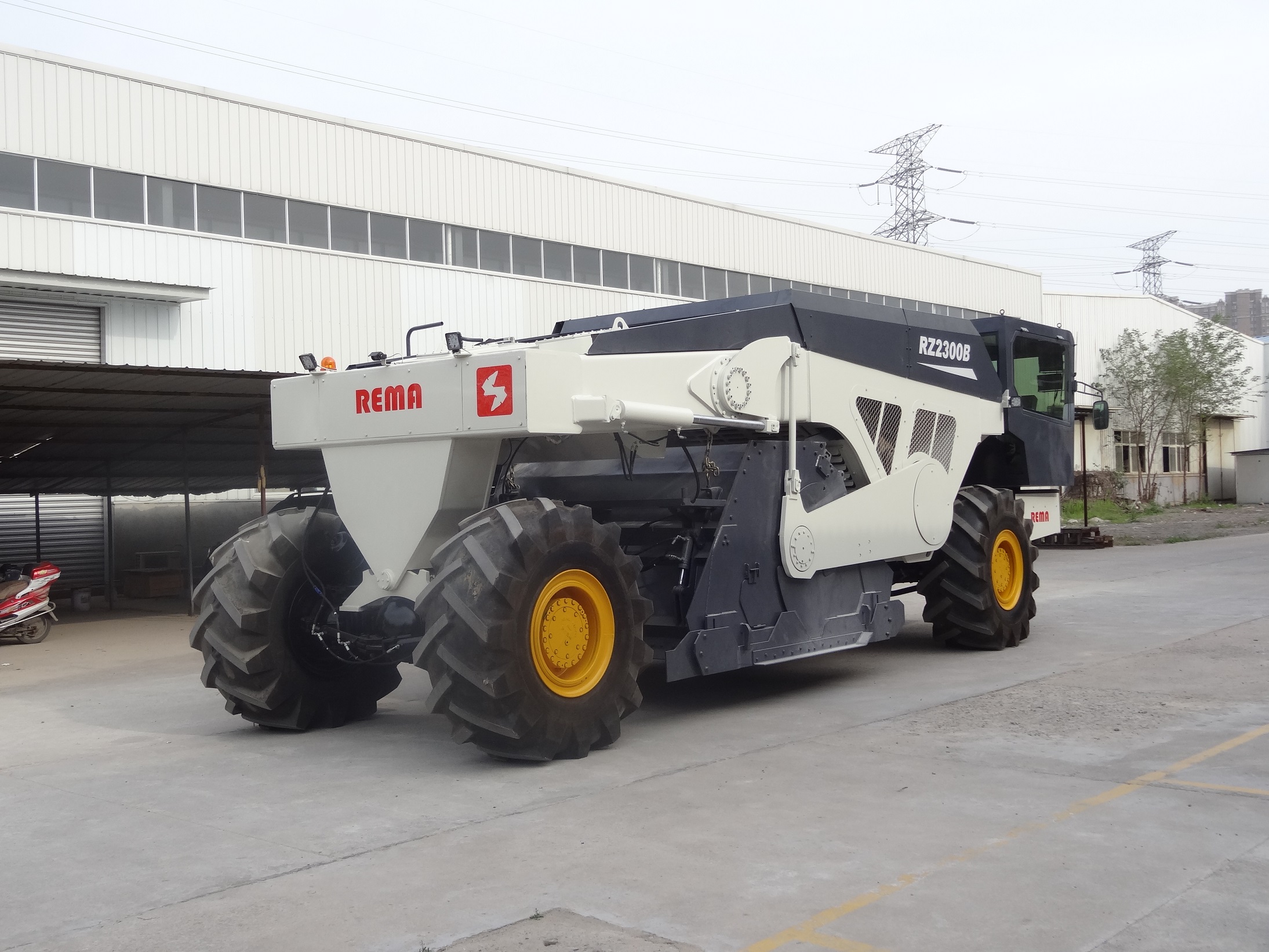 RZ2300B，邯鄲水穩(wěn)路基冷再生施工